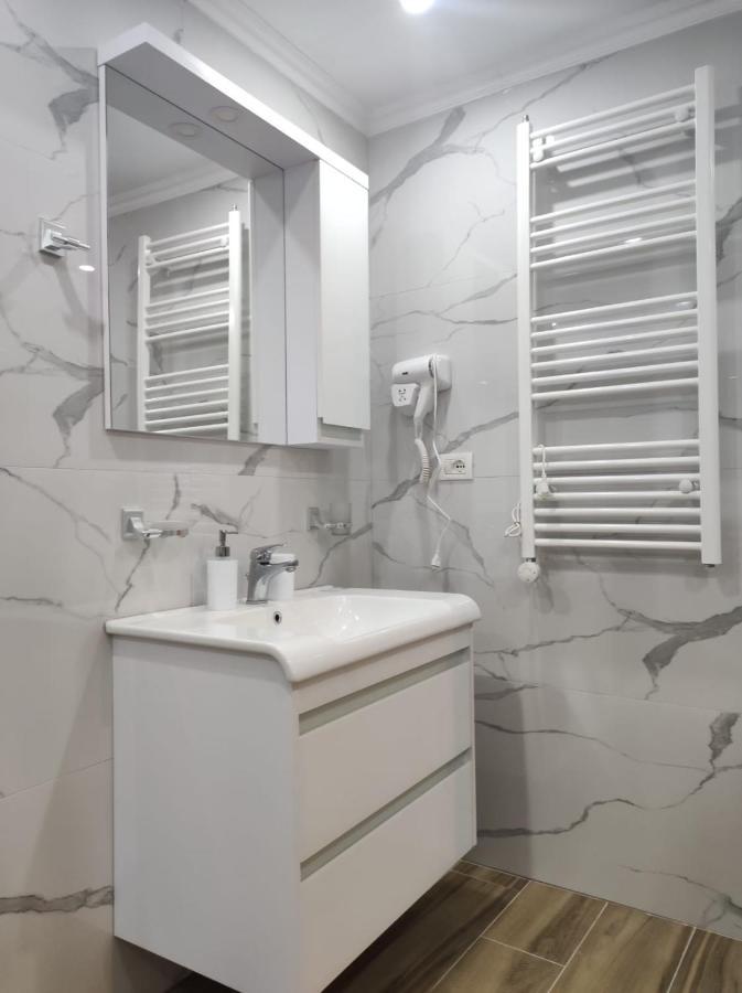 Eni Entire Appartement *