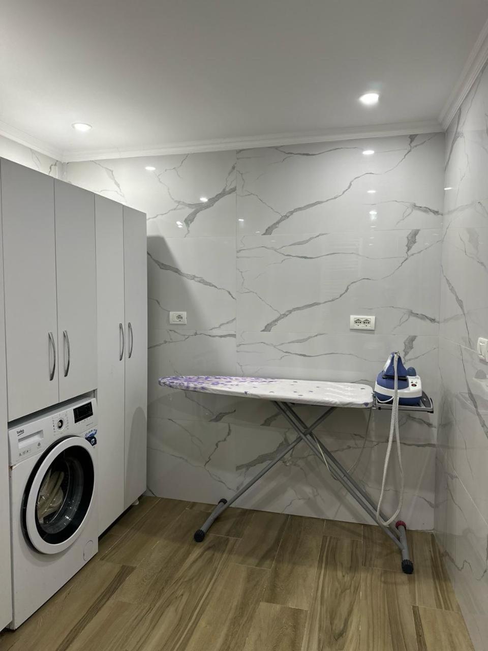 Eni Entire Appartement *